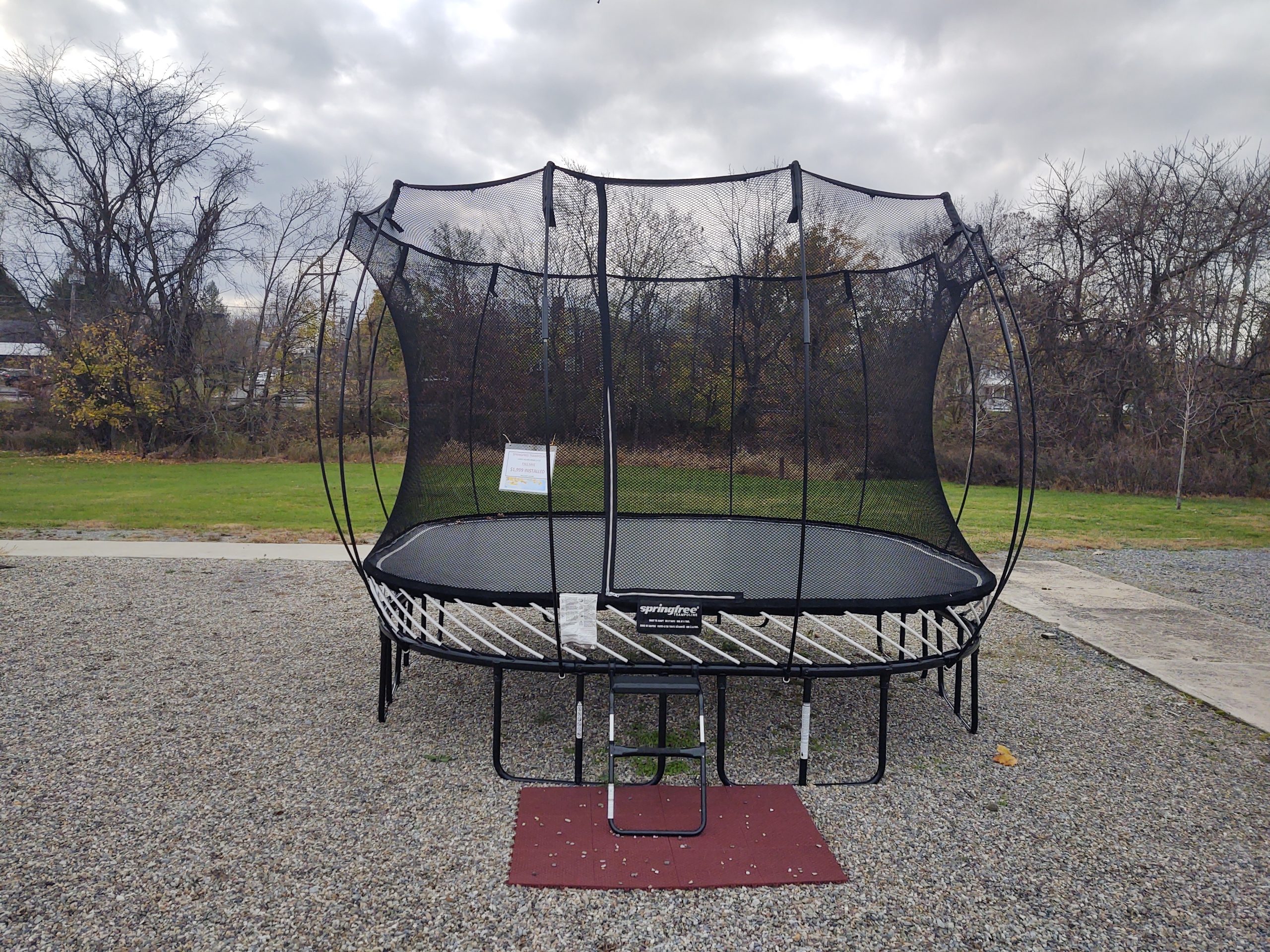 s113-springfree-trampoline-pleasant-run-structures